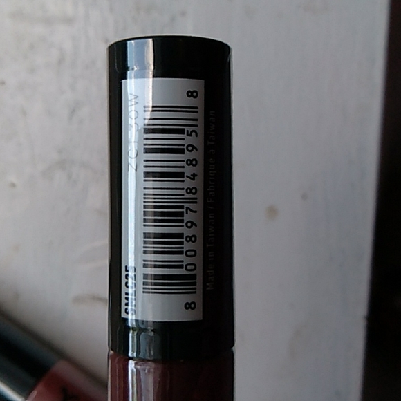 $10 💋NYX 2pc Soft Matte bundle - Picture 5 of 5